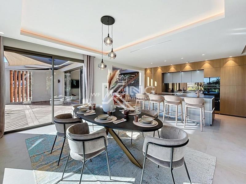 Villa - 242 m² - 7 pièces