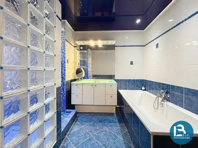 Appartement - 90 m² - 4 pièces