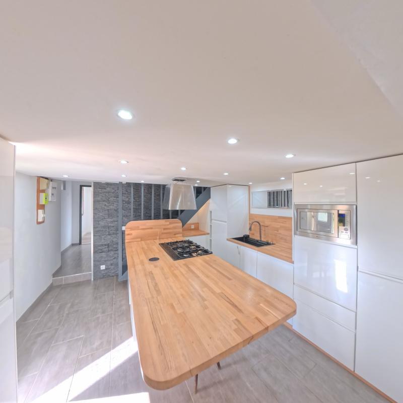 Maison - 94 m² - 5 pièces