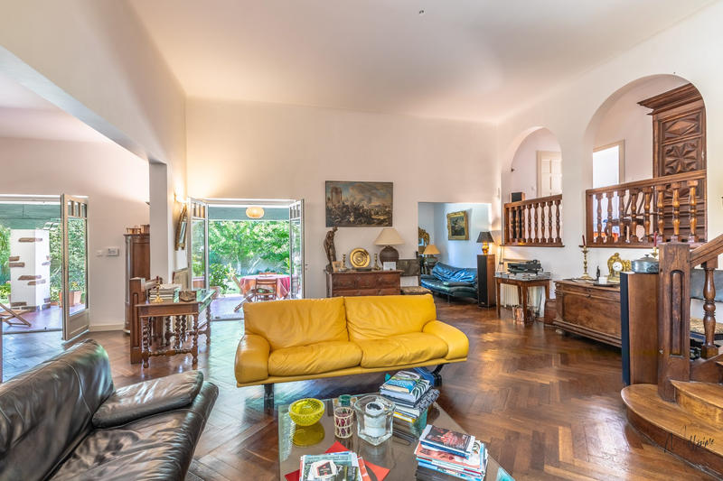 Maison - 202 m² - 7 pièces