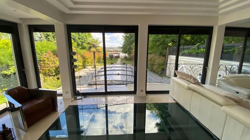 Maison - 340 m² - 5 pièces