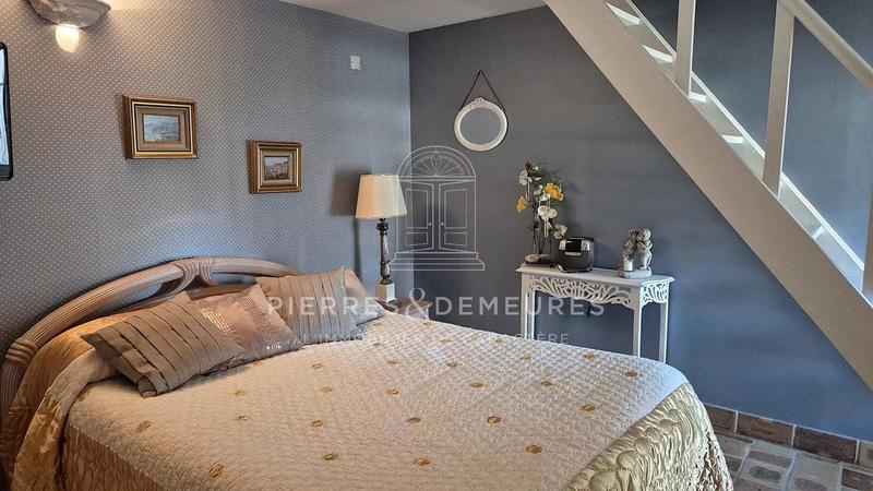 Maison - 438 m² - 16 pièces