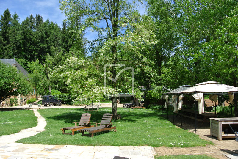 Maison - 299 m² - 15 pièces