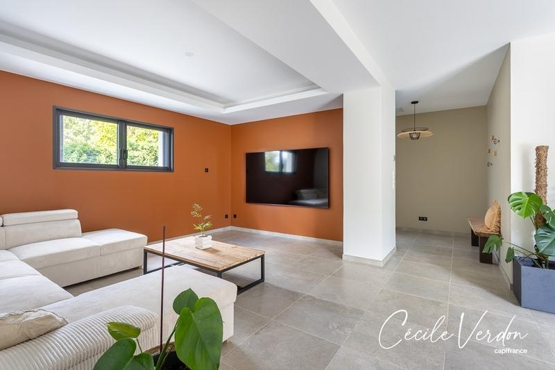 Maison - 300 m² - 10 pièces