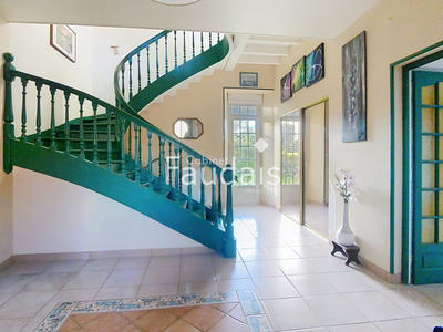 Maison - 382 m² - 13 pièces