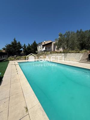 Maison - 220 m² - 7 pièces