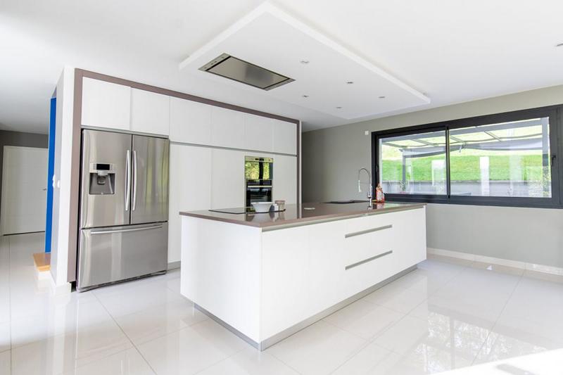 Maison - 238 m² - 8 pièces