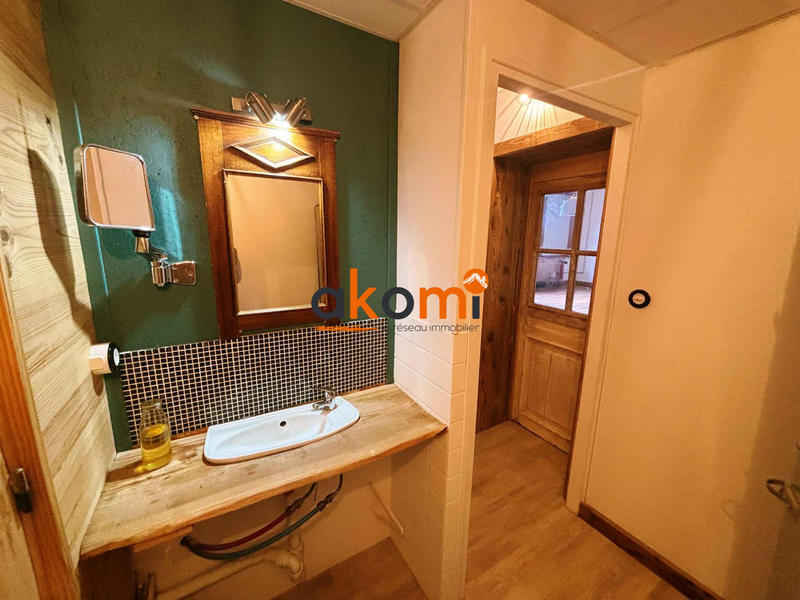 Local commercial - 232 m² - 9 pièces