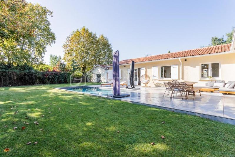 Maison de ville - 260 m² - 8 pièces