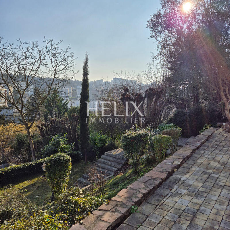 Maison - 600 m² - 17 pièces