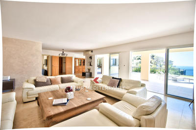 Villa - 369 m² - 6 pièces