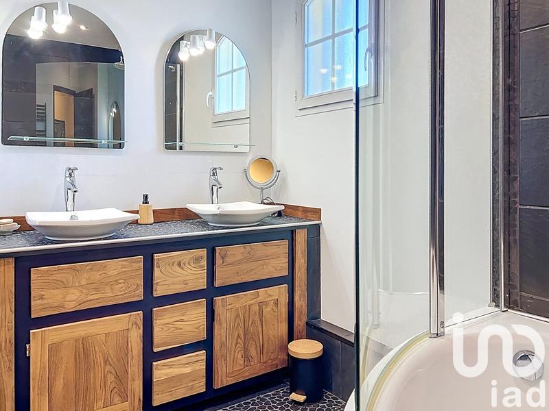 Maison - 202 m² - 8 pièces