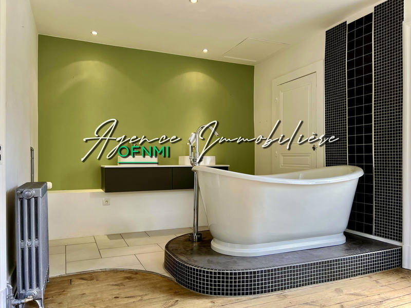 Propriété - 224 m² - 7 pièces