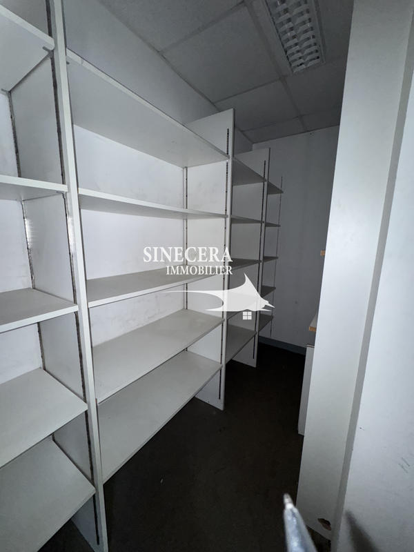 Local commercial - 1 087 m²