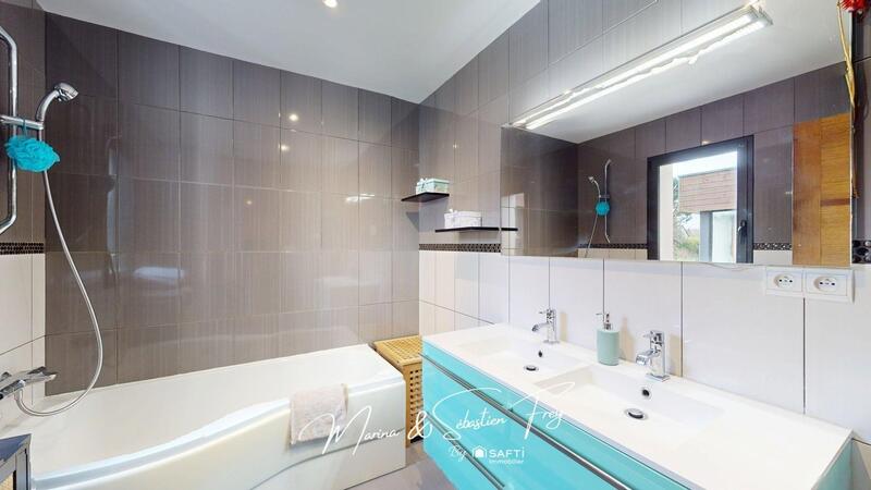 Maison - 137 m² - 5 pièces