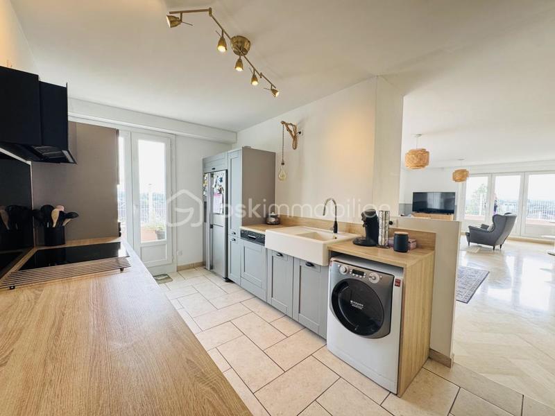 Appartement - 165 m² - 6 pièces