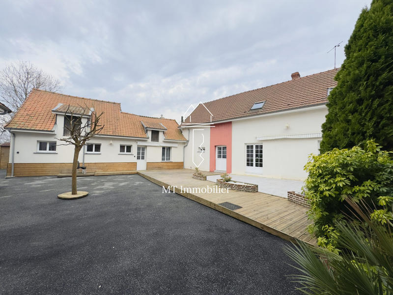 Maison - 280 m² - 9 pièces