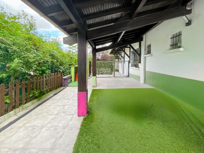 Maison - 241 m² - 10 pièces