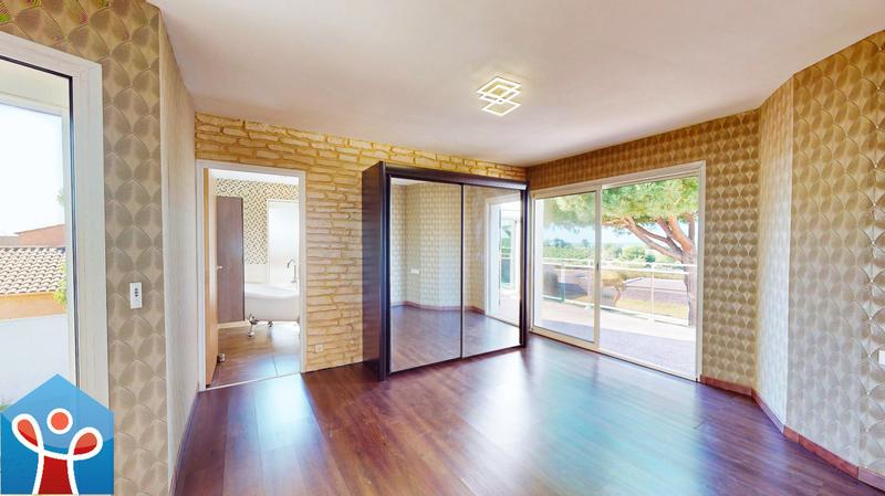 Maison - 230 m² - 5 pièces