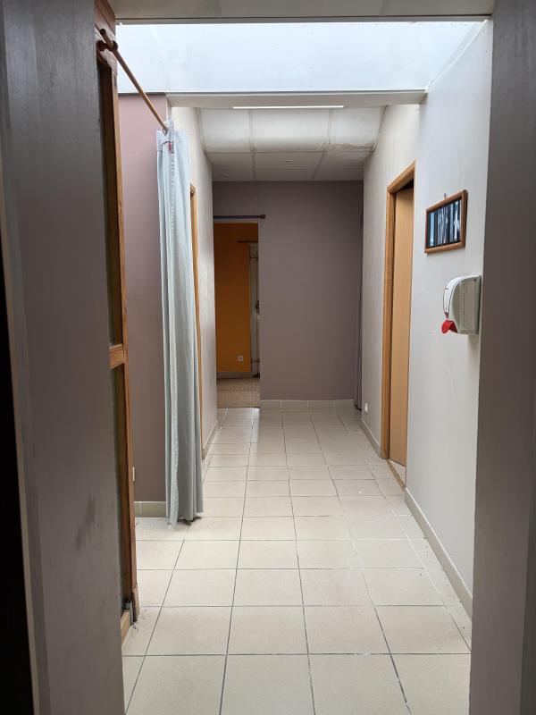 Bureau - 92 m² - 9 pièces