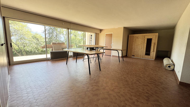 Propriété - 250 m² - 8 pièces