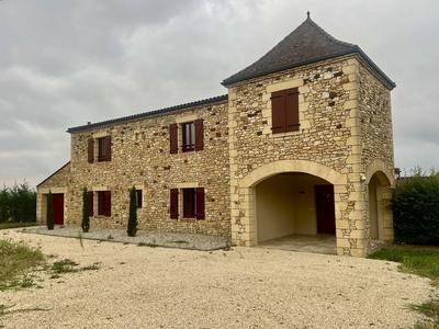 Maison traditionnelle - 252 m² - 6 pièces