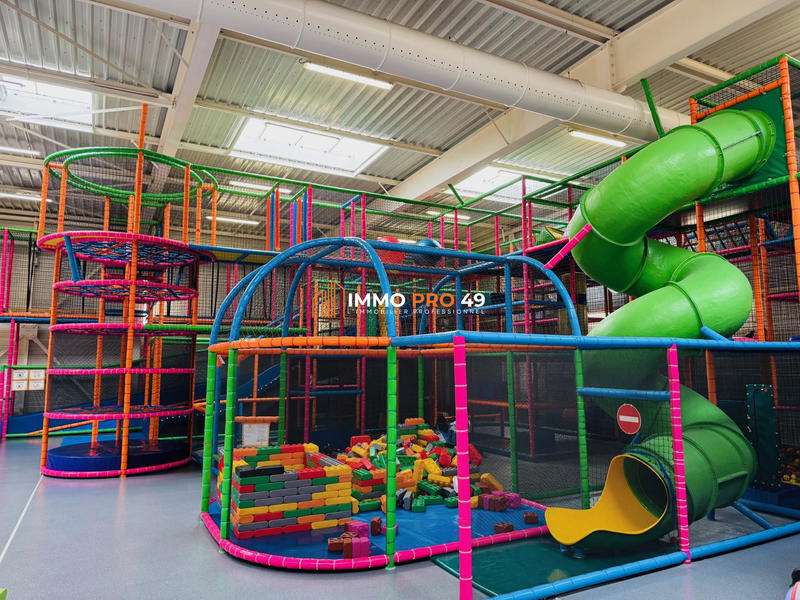 Fonds de commerce - 1 200 m²