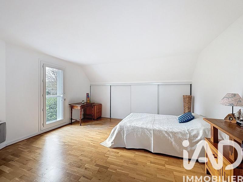 Maison - 241 m² - 9 pièces