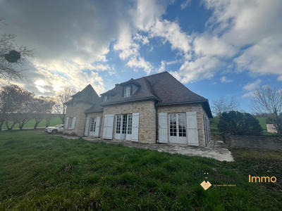 Maison traditionnelle - 290 m² - 8 pièces