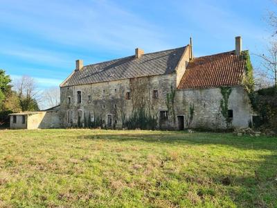 Maison - 250 m² - 7 pièces