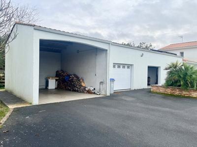 Maison - 223 m² - 7 pièces