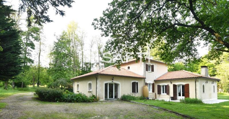 Maison - 207 m² - 10 pièces