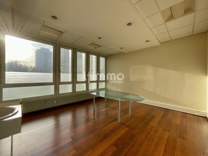 Bureau - 127 m² - 7 pièces