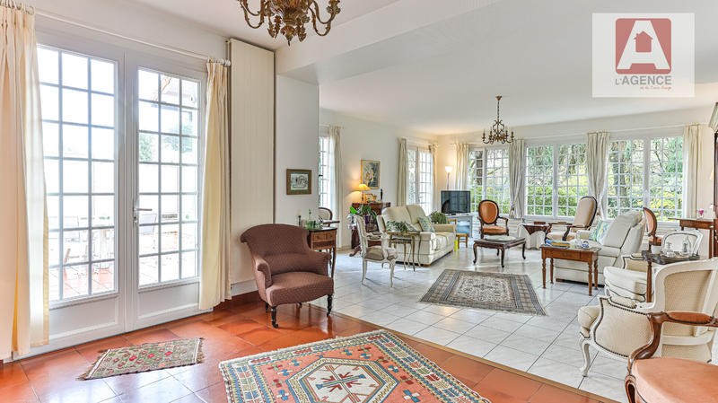 Maison - 213 m² - 7 pièces