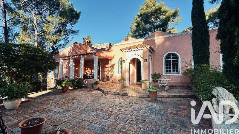 Maison - 292 m² - 11 pièces