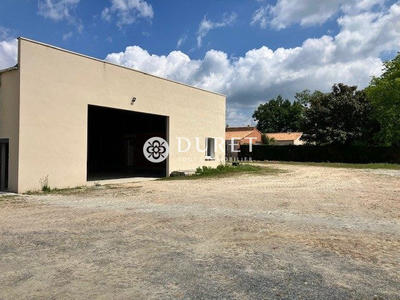 Local d'activités - 240 m²