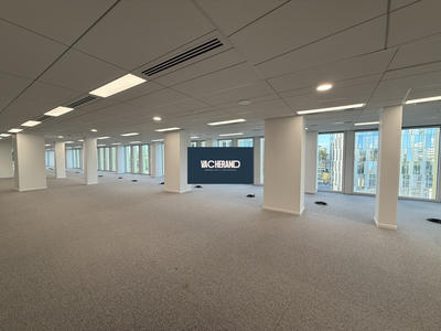 Bureau - 749 m² - 1 pièce