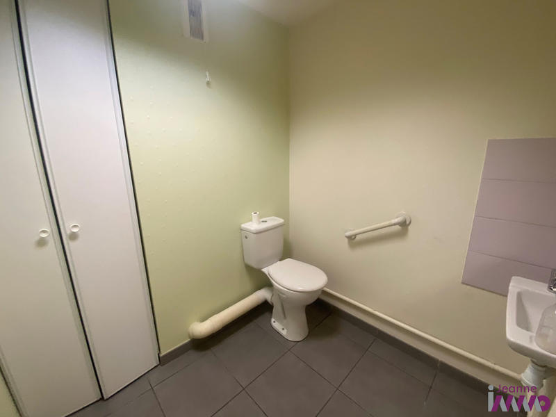 Local d'activités - 128 m² - 6 pièces