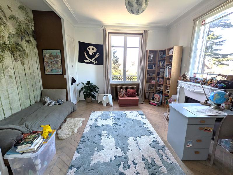 Maison - 205 m² - 9 pièces