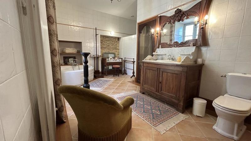 Maison - 553 m² - 8 pièces