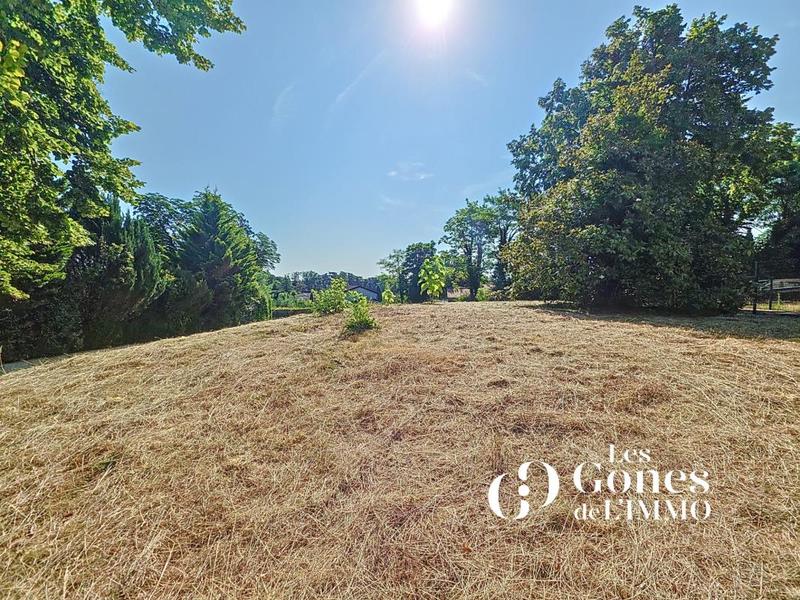 Terrain constructible - 989 m²