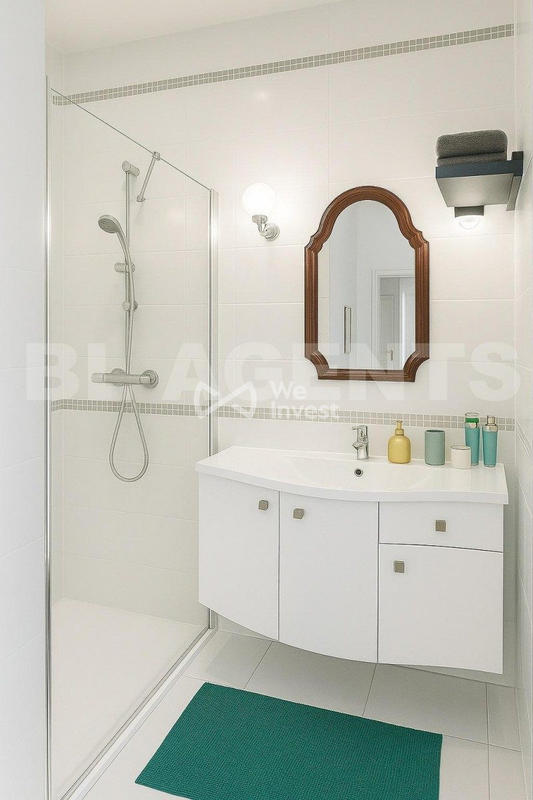 Maison - 240 m² - 8 pièces