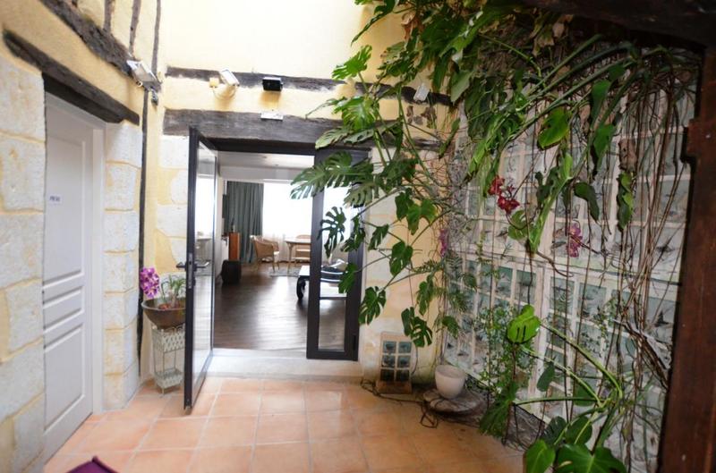 Maison chambre d'hôtes - 572 m² - 15 pièces