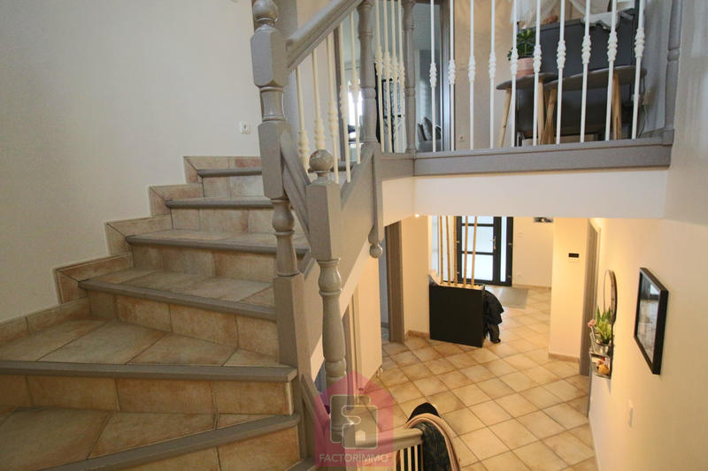 Maison - 230 m² - 7 pièces