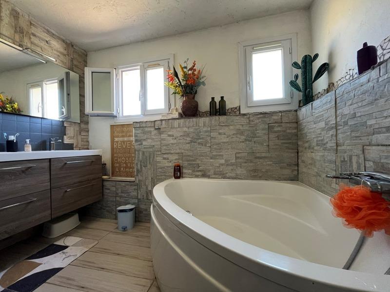 Maison - 215 m² - 6 pièces