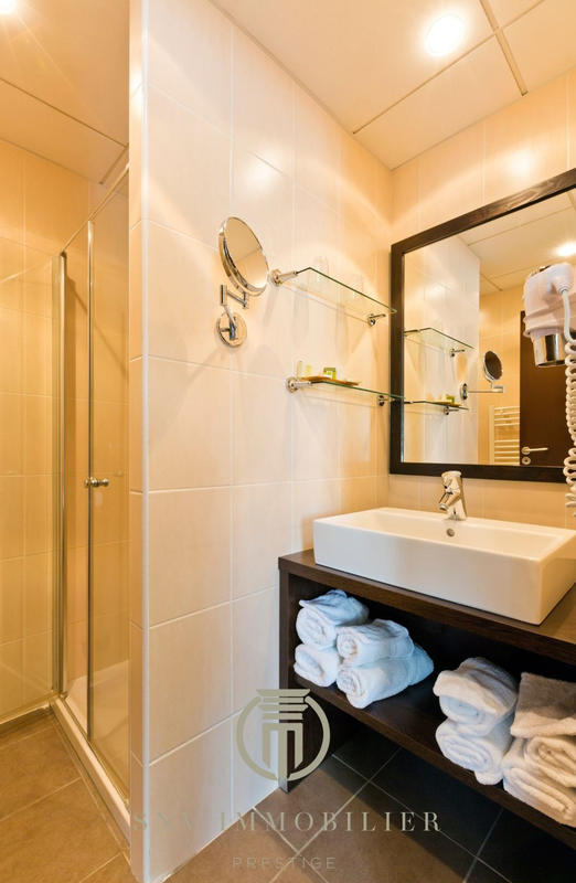 Propriété - 1 457 m² - 34 pièces