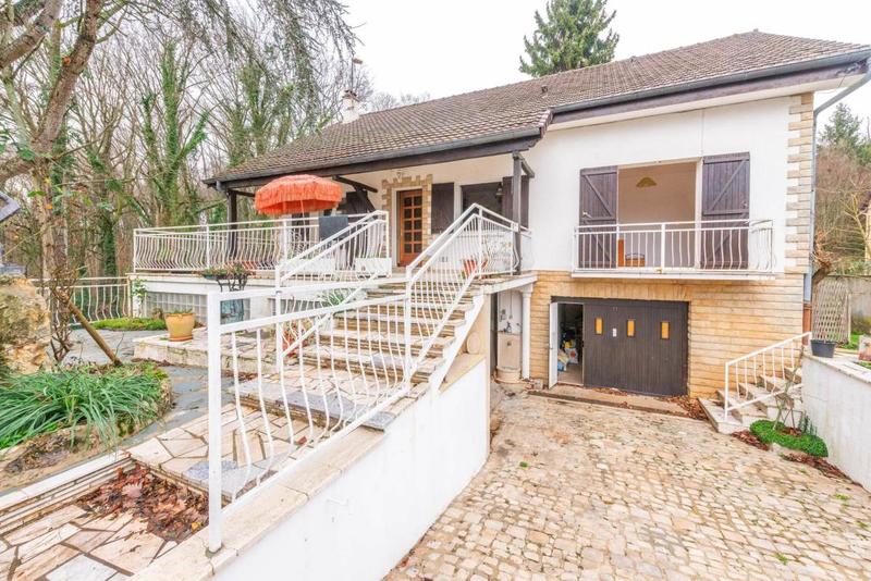 Maison - 215 m² - 10 pièces