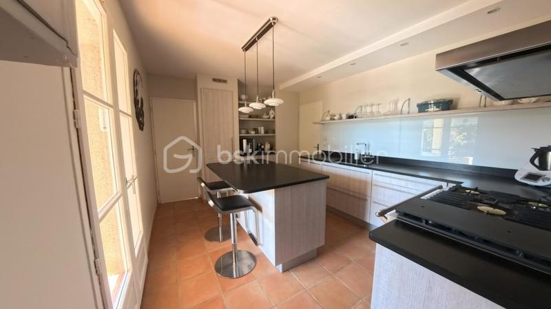 Villa - 210 m² - 8 pièces