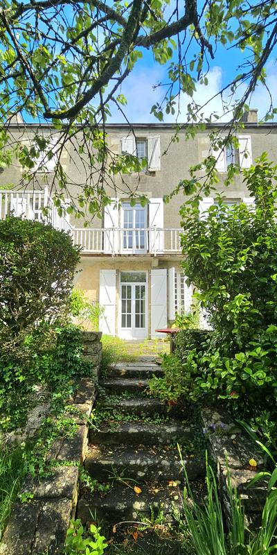 Maison - 203 m² - 9 pièces