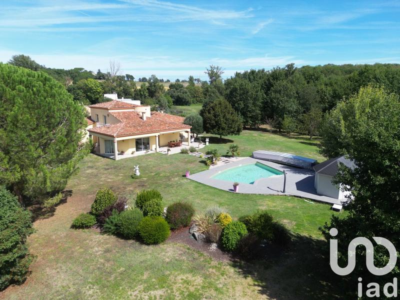 Maison de maîtres - 243 m² - 9 pièces